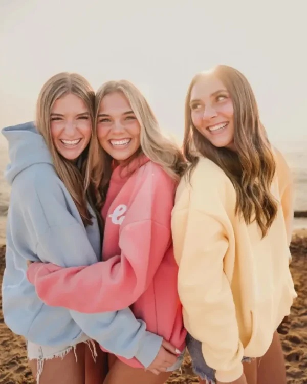 Lola-Winters-Pullover-Hoodie Lola-Winters-Pullover-Hoodie
