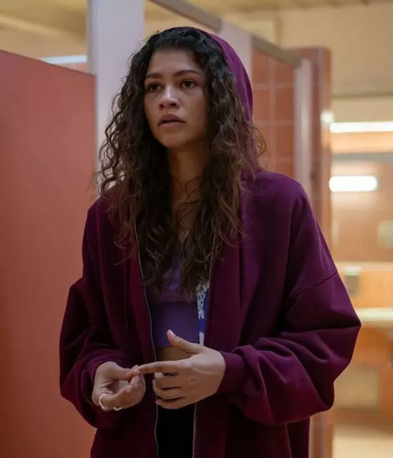 zendaya-euphoria-zip-uo-fleece-hoodie-scaled