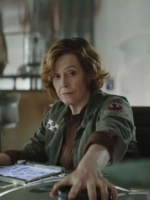 The-Mandalorian-and-Grogu-Sigourney-Weaver-Green-Jacket.webp