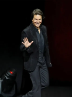 Digger-Photocall-2026-Tom-Cruise-Blazer-Look-Design