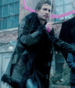 Robert-Sheehan-The-Umbrella-Academy-Klaus-Hargreeves-suede-patch-jacket-510x600
