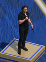 World-Cup-Closing-Ceremony-Tom-Cruise-T-Shirt-View-Look (1)