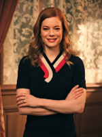 Zoey-Clarke-Zoeys-Extraordinary-Playlist-S02-Jane-Levy-Pink-Striped-Collar-Black-Knitted-Top.webp