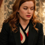 Zoeys-Extraordinary-Playlist-S02-Jane-Levy-Knitted-Top.webp