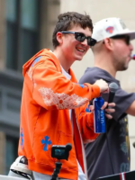 timothee-chalamet-orange-knicks-hoodie-2026.webp