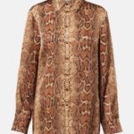 Annette-Bening-TV-Series-Dutton-Ranch-Season-1-Beulah-Jackson-Snake-Print-Long-Sleeve-Shirt-570x760