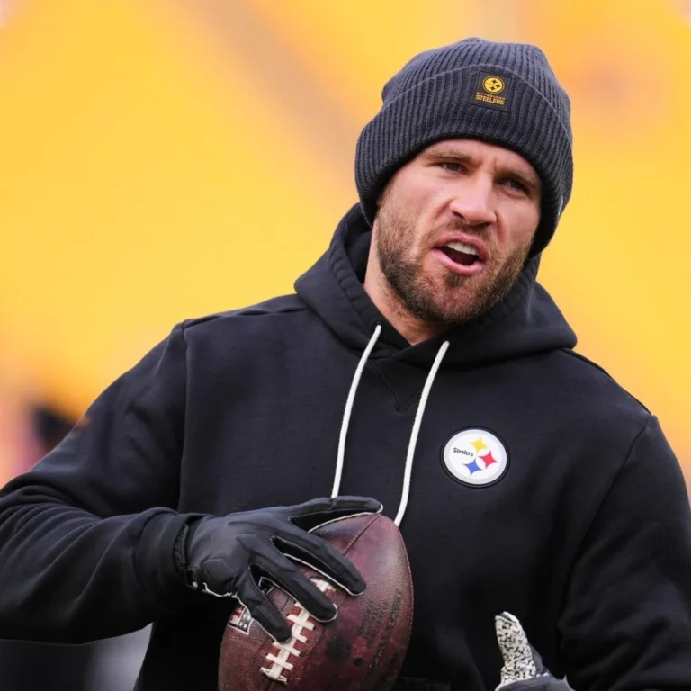 Pittsburgh-Steelers-Sideline-T.-J.-Watt-Hoodie