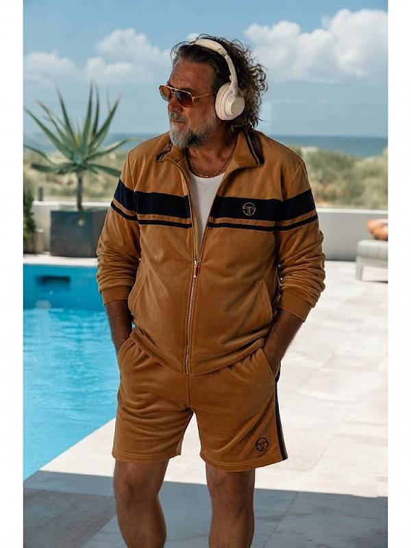 The-Get-Out-2026-Russell-Crowe-Brown-Shorts-Set