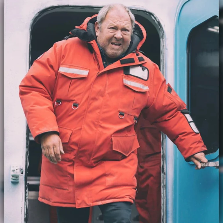 The-Rig-S02-Iain-Glen-Hooded-Jacket