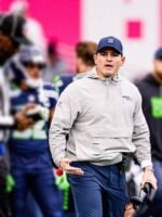 Seattle-Seahawks-Rivalry-Anorak-Jacket-510x680
