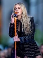 Today-show-Kelsea-Ballerini-Pinstripe-Blazer-510x680